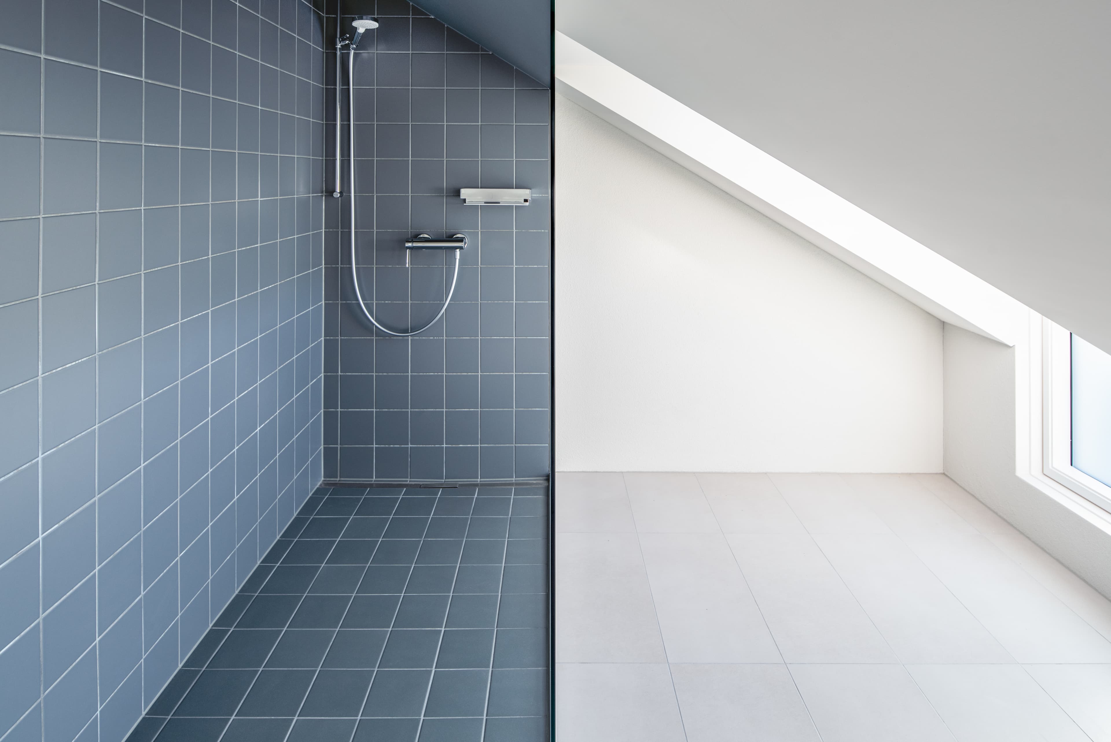 Wohnraum-Projekt mit von Mion Plattenbeläge GmbH verlegtem Bodenbelag